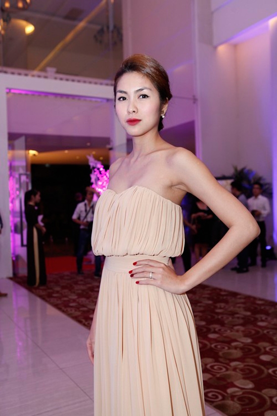 4 mỹ nhân "vòng một lép" vẫn mặc đẹp khuynh đảo showbiz Việt