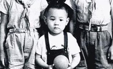 Lý Liên Kiệt sinh ngày 26 tháng 4 năm 1963 tại Bắc Kinh – Trung Quốc
