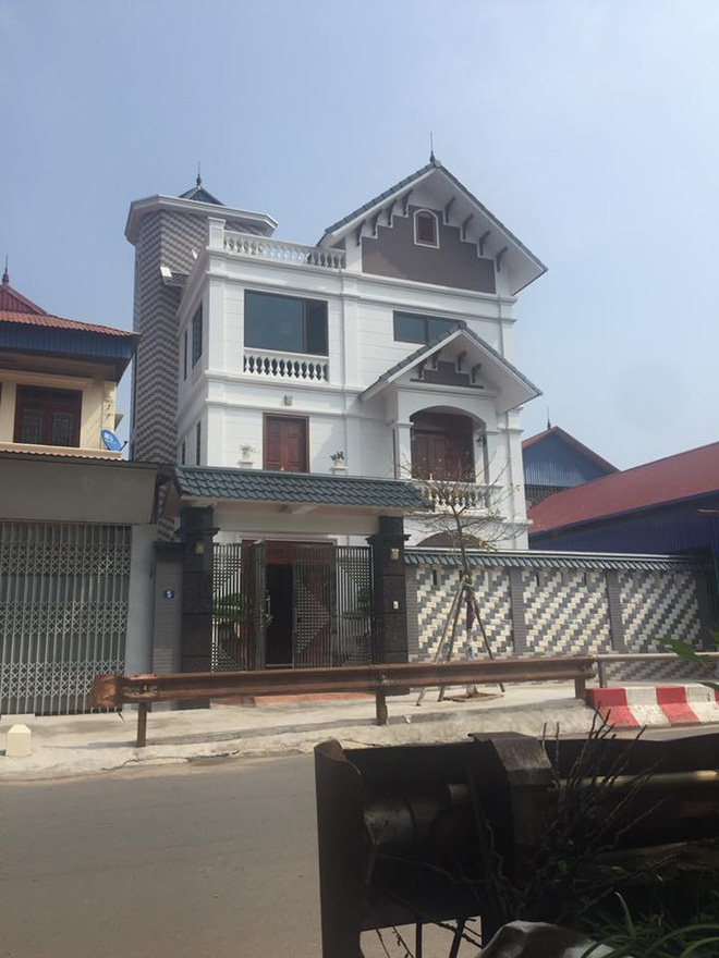 Hơn 40 tuổi, "cây hài" Vĩnh Phúc mới có được căn nhà của riêng mình.