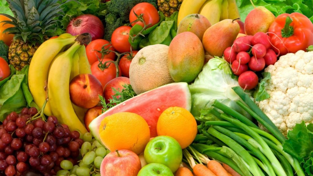 Sử dụng thực phẩm hữu cơ, trái cây tươi giúp tăng cường tần số năng lượng của cơ thể