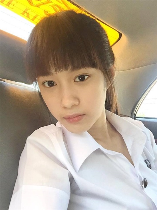 Cô nàng hiện là sinh viên của đại học Bangkok, Thái Lan