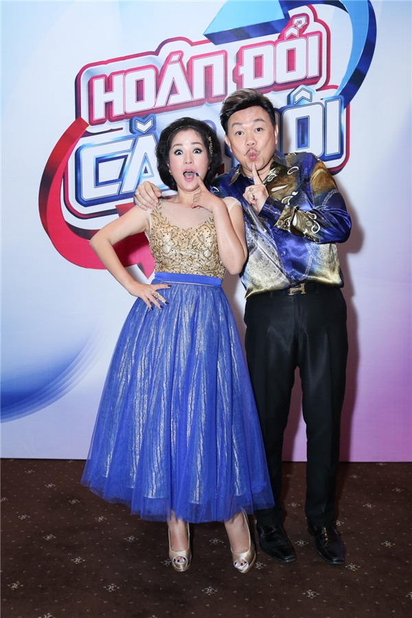 Giữ vai trò giám khảo chính của Hoán Đổi Cặp Đôi là hai nghệ sĩ lừng danh Chí Tài và Thúy Nga, bên cạnh người dẫn chương trình MC Đại Nghĩa. 