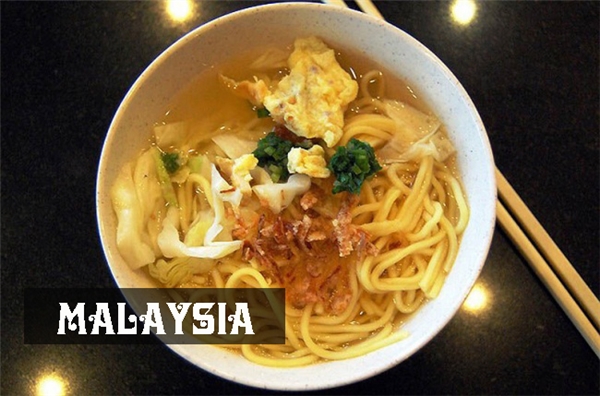 Tương tự Trung Quốc, người Malaysia bắt đầu ngày mới bằng một tô mì nóng với trứng, rau và nhiều loại gia vị khác nhau.