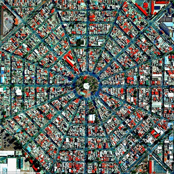 Hình ảnh ấn tượng của thành phố Plaza Del Ejecutivo ở Mexico với hơn 9 triệu dân được chụp từ trên cao.