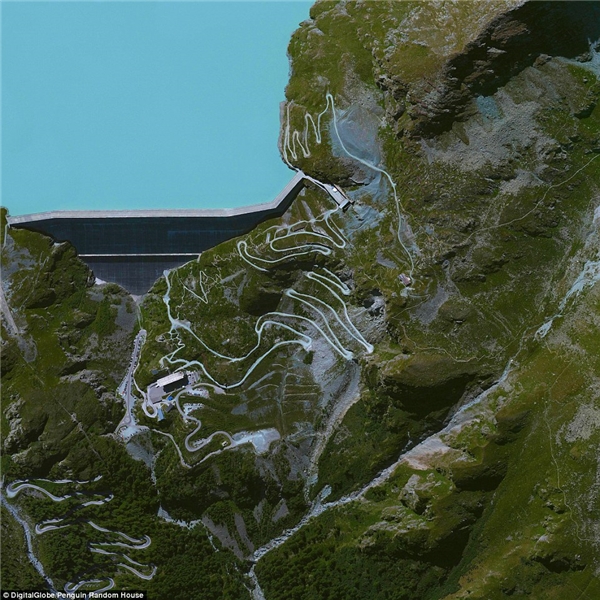 Đập Grande Dixence ở bang Valais ở Thụy Sĩ là đập nước cao nhất thế giới với chiều cao 285m, mất 14 năm xây dựng và chứa khoảng sáu triệu mét khối bê tông.