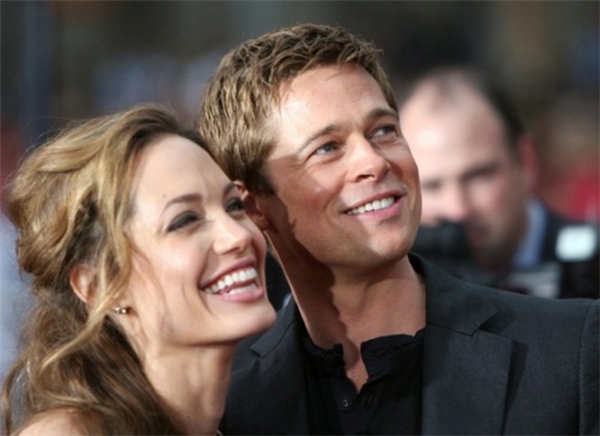 Còn Angelina mang danh "hồ ly chín đuôi" của Hollywood vì phá vỡ một gia đình hạnh phúc.