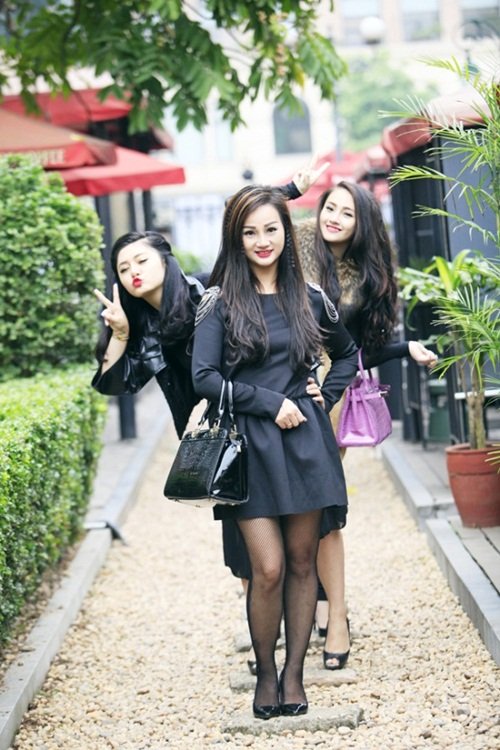 Chị Lan Hương và hai cô con gái