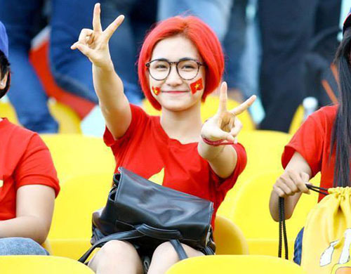 Cô nàng thường xuyên có mặt tại các trận đấu để cổ vũ cho người yêu và đội tuyển U23 Việt Nam