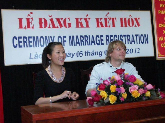 Lễ đăng ký kết hôn của Mai và người chồng tên Steve đến từ Bỉ