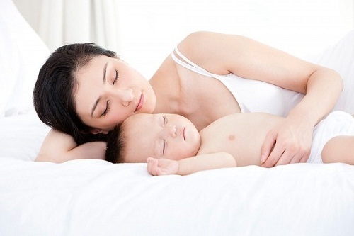 Cần đưa ra một lịch trình ngủ phù hợp cho bé