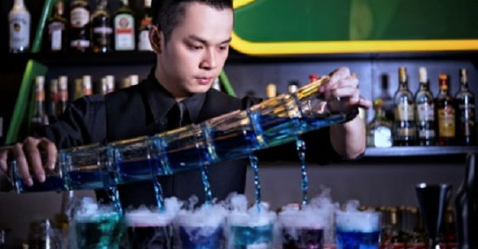 Hãy thưởng thức hương vị cocktail và tay nghề bartender đúng cách