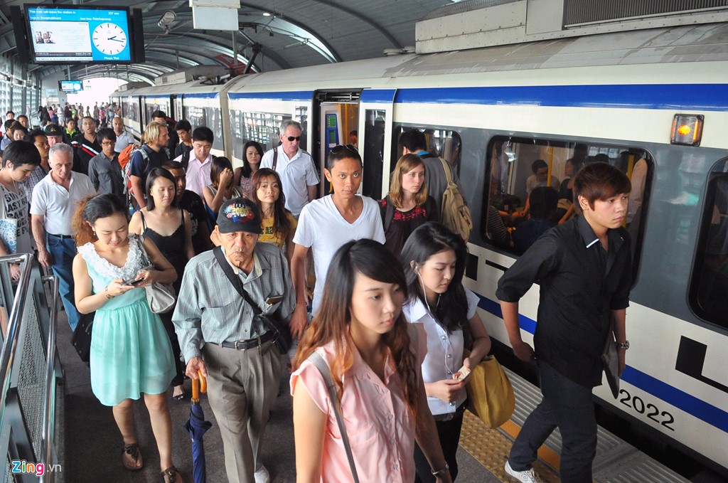 Nếu khách không muốn đi đến trạm cuối cùng, giá vé là 15 baht cho mỗi trạm.