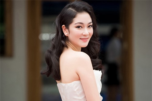 Hoa hậu Nguyễn Thị Huyền sau nhiều năm vẫn được khen ngợi về nhan sắc