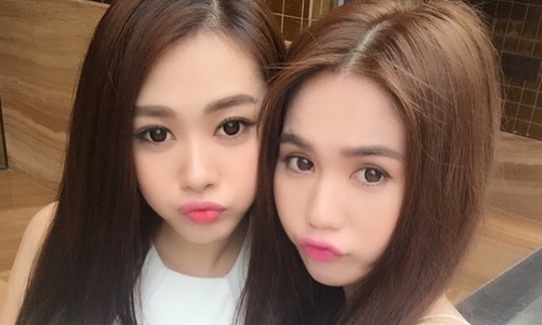  Ngọc Trinh và Linh Chi là hai chị em thân thiết trong công ty người mẫu Venus của Khắc Tiệp