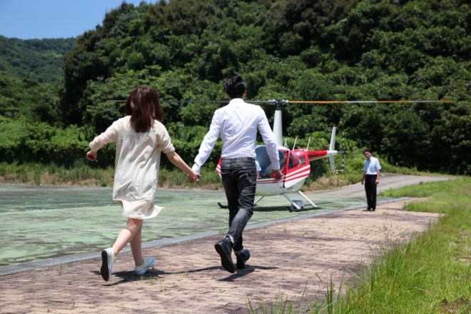 Thú vị nhất, trong MV sẽ có chi tiết Noo Phước Thịnh cùng cô bạn gái người Nhật cùng đi thăm thú bằng trực thăng riêng.