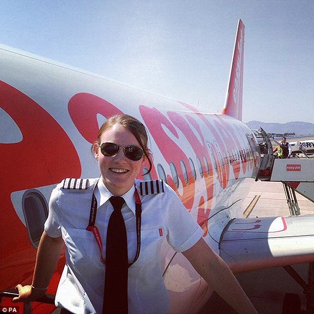 Năm 16 tuổi, Kate đã có chuyến bay đầu tiên trong cuộc đời mình.