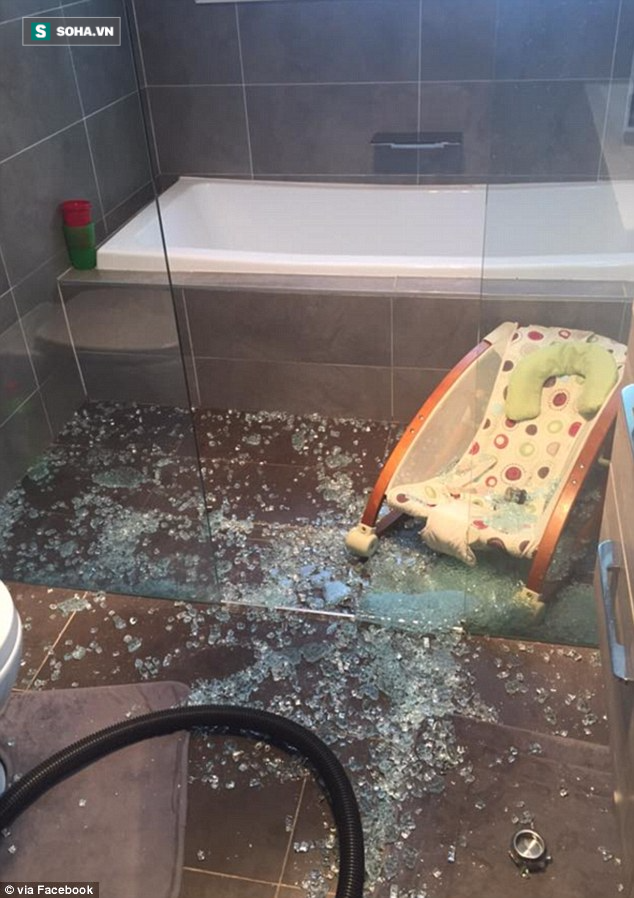 Hiện trường vụ "nổ" kính tại phòng tắm nhà chị Henderson.