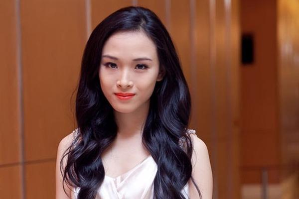 Trương Hồ Phương Nga đoạt danh hiệu Hoa hậu người Việt tại Nga năm 2007
