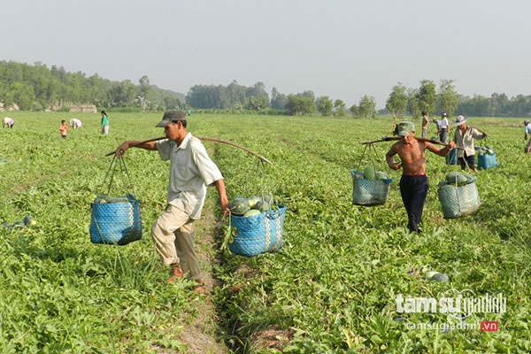 Bà Duyên kể chồng mình từng làm thầy bùa do trồng dưa, làm lúa đều thất mùa