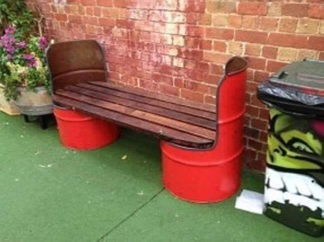 Có 1 băng ghế như thế này ngoài vườn cũng lý tưởng lắm đấy chứ!