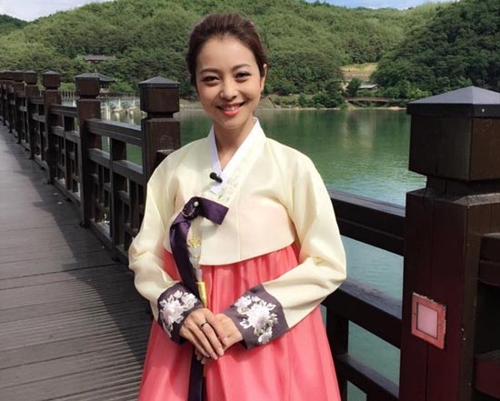 Jennifer Phạm diện trang phục Hanbok xinh tươi như Hoa hậu Hàn.