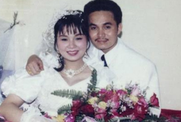 Ảnh cưới của nghệ sỹ hài Xuân Hinh cùng vợ vào năm 1995.