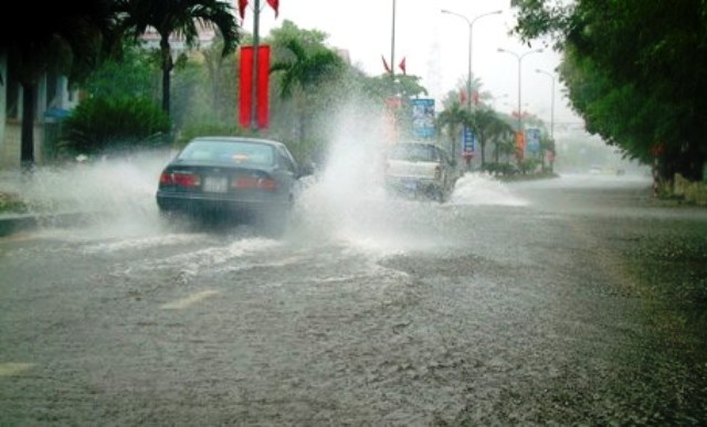 Một số tuyến đường tại thành phố Đồng Hới (Quảng Bình) ngập sâu - (Ảnh: H.P).