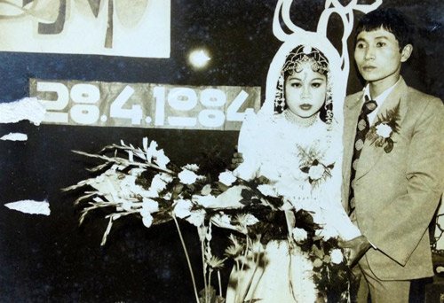 Hoa cưới cô dâu được bó thành bó dài