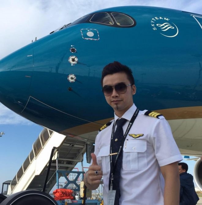 Hà Duy giờ đã là phi công của một hãng hàng không Việt Nam. Read more at http://bestie.vn/2016/09/dung-giat-minh-khi-nhin-su-thay-doi-cua-nhung-than-dong-nhi-ngay-nao#EGxzOdvEtbRYIHF3.99