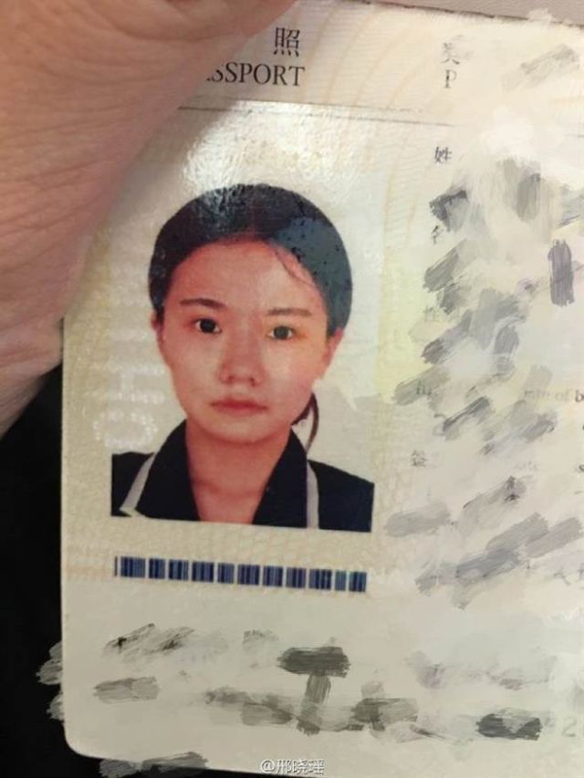 Cô công bố ảnh hộ chiếu của mình trên mạng Weibo