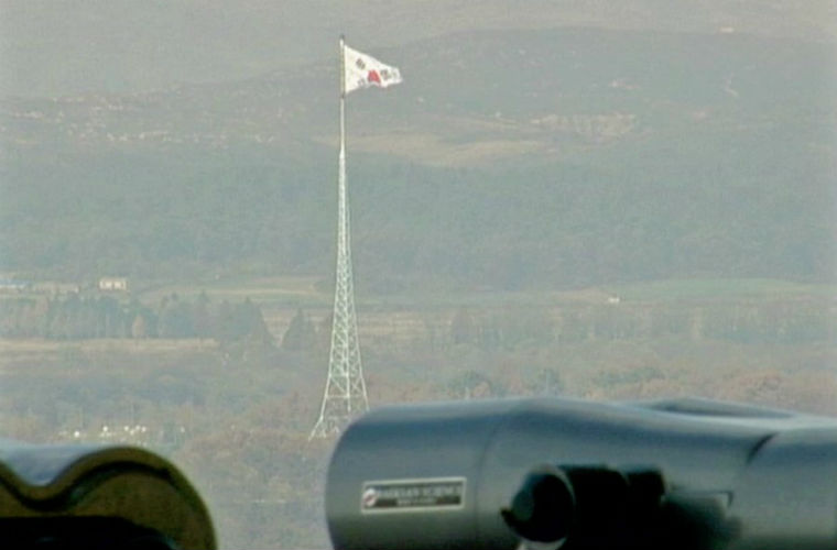 Hàn Quốc xây cột cờ 98 m ở bên phía nước mình,