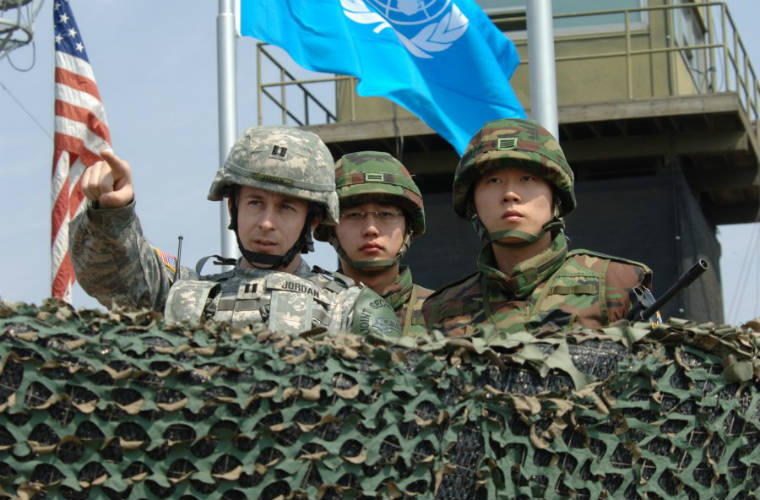 Phía Hàn Quốc có sự trợ giúp của các binh sĩ Mỹ.