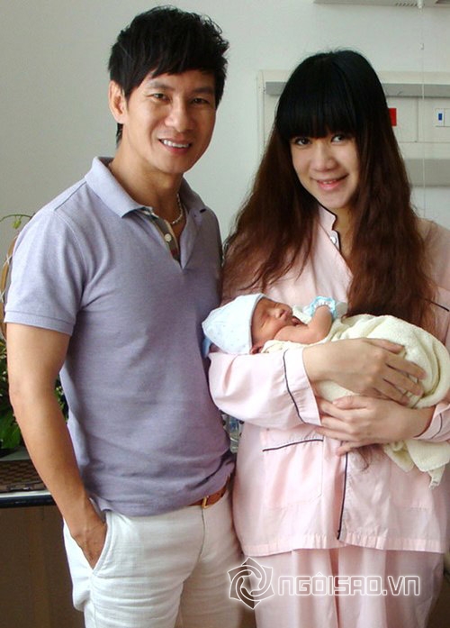 Vợ Lý Hải hạnh phúc chào đón con trai đầu lòng ra đời năm 2011.