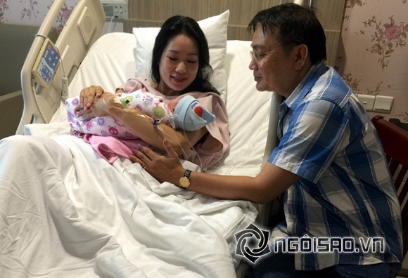 Khoảnh khắc hạnh phúc của diễn viên Kim Chi khi sinh con lần hai vào ngày 24/6/2015. 