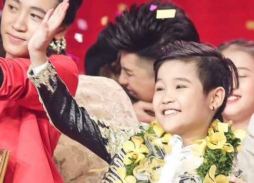 Thí sinh Nhật Minh của đội Đông Nhi  – Ông Cao Thắng với phần trình diễn xuất sắc của mình đã trở thành quán quân của Giọng hát Việt nhí 2016.
