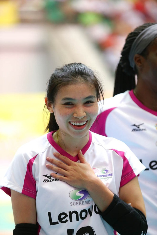 Phomla Soraya của CLB Chonburi (Thái Lan) thu hút người xem bởi nụ cười tỏa nắng.