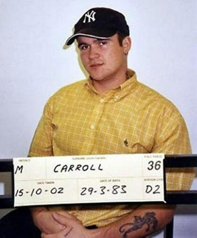Michael Carroll khi bị cảnh sát bắt và yêu cầu đi cai nghiện.
