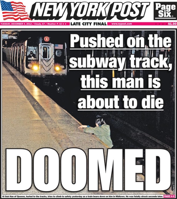 Cuối năm 2012, một vụ tai nạn thương tâm xảy ra khi một người đàn ông bị tàu điện ngầm lao tới và nghiền nát tại Phố 49, Manhattan, New York. Bức hình ghi lại khoảnh khắc trước cái chết của người đàn ông tên Ki Suk Han – đang chật vật trèo lên khỏi đường tàu sau khi bị bất cẩn rơi xuống