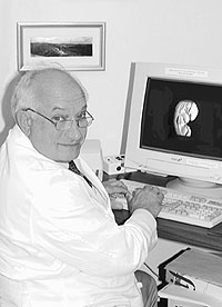 Giáo sư tiến sỹ Raymond F. Gasser là một nhà khoa học nổi bật người Mỹ. Ông là nhà sinh học tế bào đồng thời là chuyên gia về phôi học