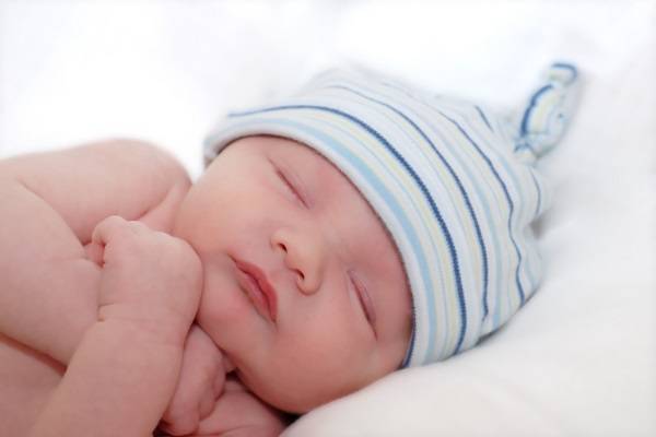  Tuyến bã nhờn của trẻ sơ sinh hoạt động quá mạnh là nguyên nhân chủ yếu dẫn đến hiện tượng cứt trâu.
