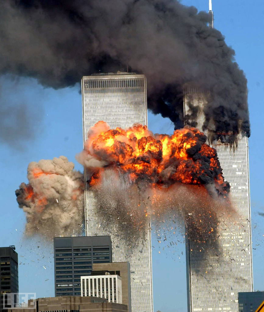 Hình ảnh khủng bố  tòa tháp đôi tấn công nước Mỹ ngày 11/9/2001