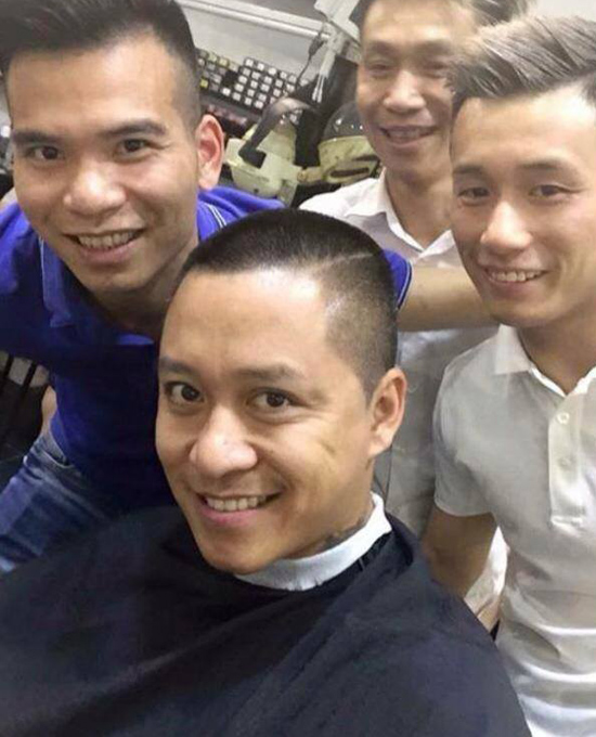 Tuấn Hưng thực hiện lời hứa xuống tóc sau khi U23 Việt Nam thua Thái Lan ở vòng bảng SEA Games 28. Ảnh: FB.