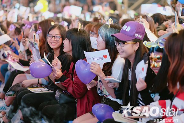 Hơn 1.000 fan đội mưa tới giao lưu cùng Nhã Phương – Kang Tae Oh.