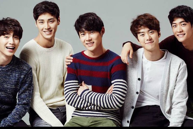 5 thành viên của 5urprise đều được tuyển chọn qua chương trình tìm kiếm diễn viên tài năng “Actor′s league” và được đào tạo trong 2 năm trước khi ra mắt