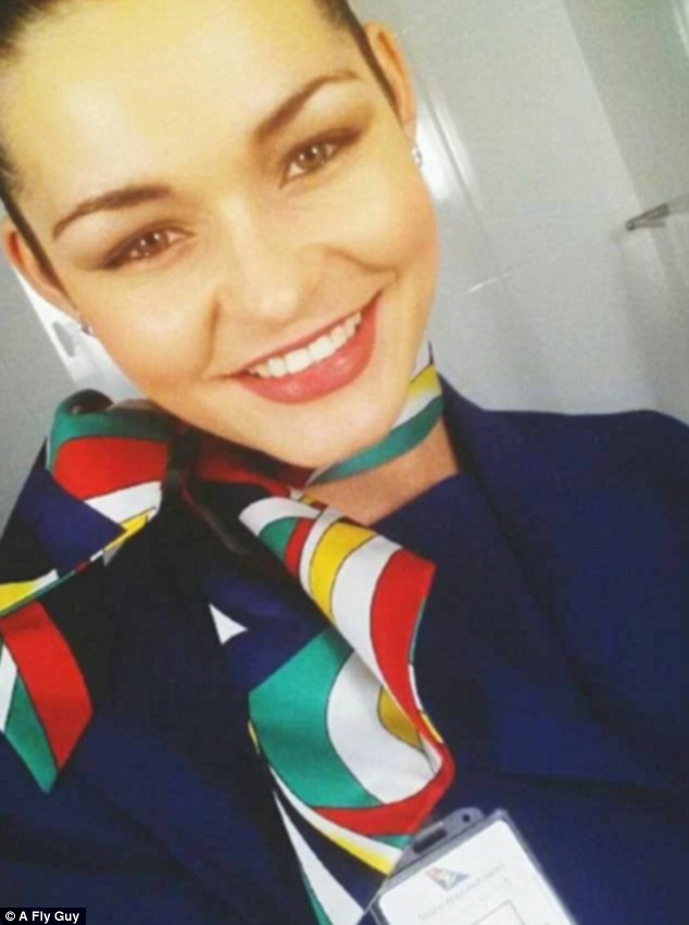 Ai mà không ngất ngây với nụ cười của cô nàng tiếp viên hàng không đến từ hãng South African Airways này cơ chứ? 