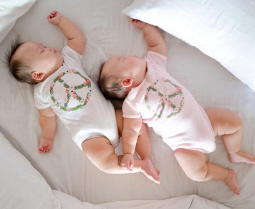 Giấc ngủ đóng một vai trò vô cùng quan trọng trong việc phát triển chiều cao của trẻ. (Ảnh minh họa)