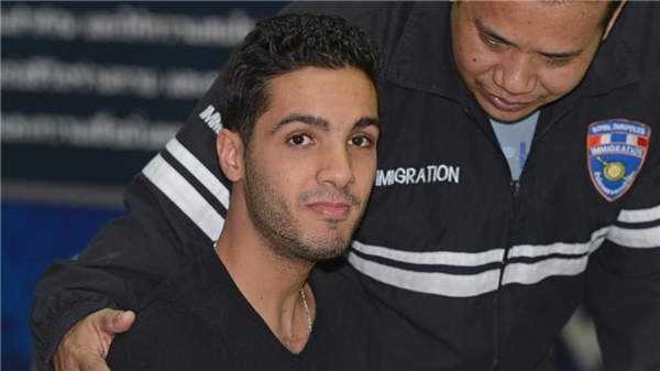 Hamza bị cơ quan an ninh Mỹ bắt được trong một lần đi du lịch với gia đình. 