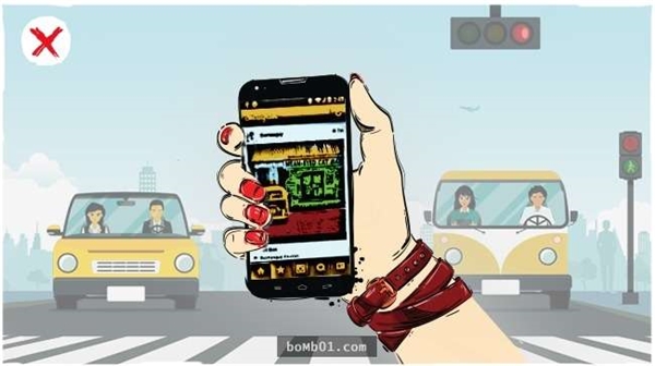Vừa sử dụng điện thoại vừa tham gia giao thông thực sự rất nguy hiểm dù xe chạy rất chậm, khi gặp tình huống bất ngờ cũng sẽ không kịp phản ứng.
