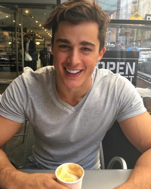 Nụ cười “chết người” của Pietro Boselli. 