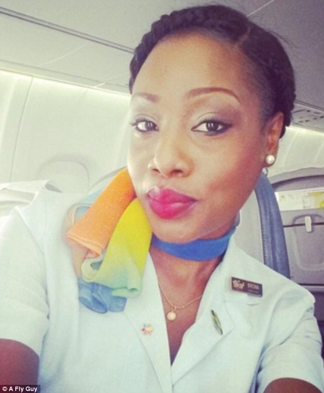 Nữ tiếp viên hàng không của hãng LIAT tại Antigua. 